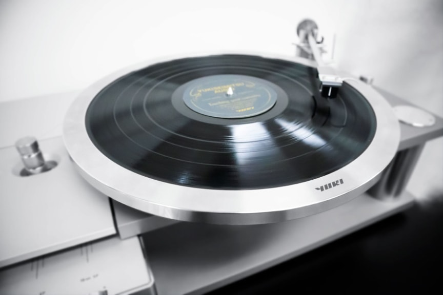 YUKISEIMITSU AUDIO AP-01 mit Tonarm