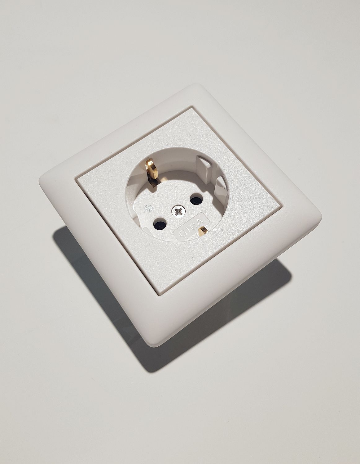 SCHNERZINGER OUTLET INSTALLATION - WANDSTECKDOSE