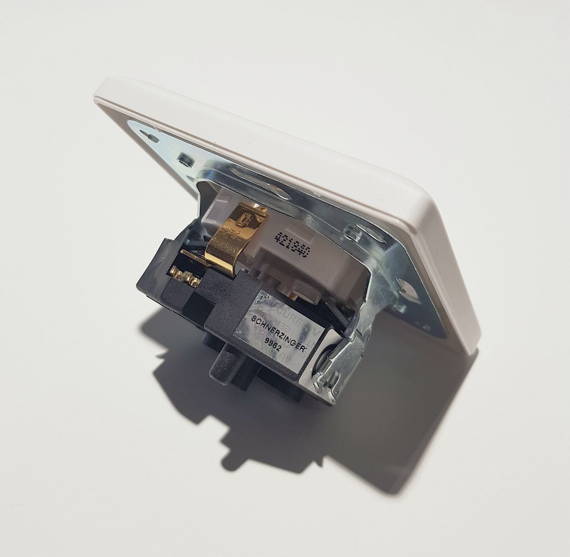 SCHNERZINGER OUTLET INSTALLATION - WANDSTECKDOSE SCHNERZINGER OUTLET INSTALLATION - WANDSTECKDOSE